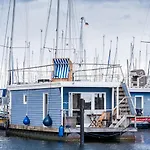 Hausboot Baltic Goose ספינת מלון *